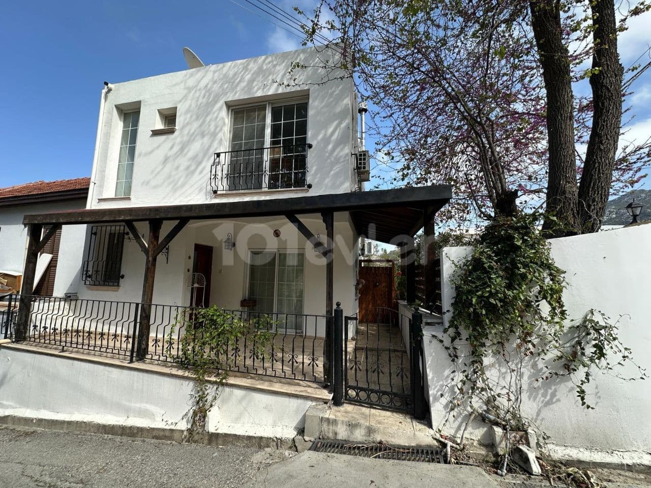 Girne Ozanköy'de Satılık 3+1 Villa — fotoğraf 1/23