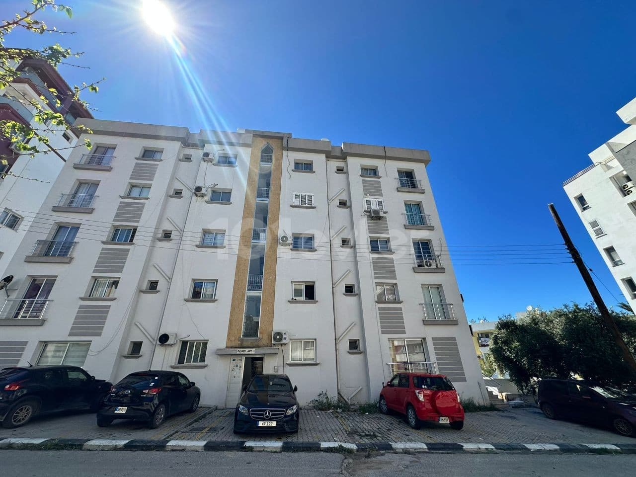 Girne Merkez'de, Deniz Manzaralı ve Geniş Balkonlu 2+1 Kiralık Daire (Aylık Ödemeli) — fotoğraf 1/7