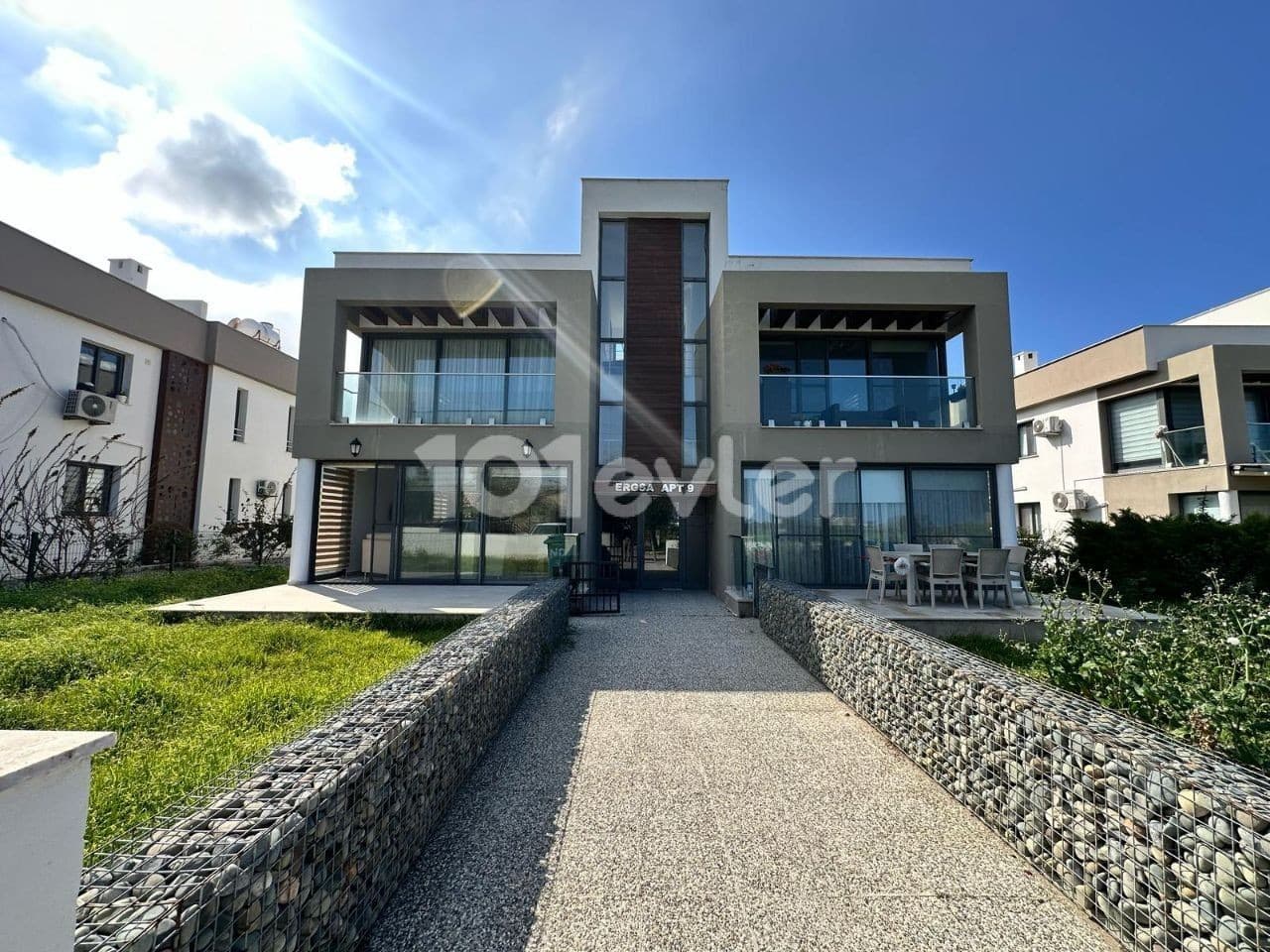 Girne Alsancak’ta Dağ & Deniz Manzaralı, Özel Penthouse Kullanımlı 2+1! — fotoğraf 1/9