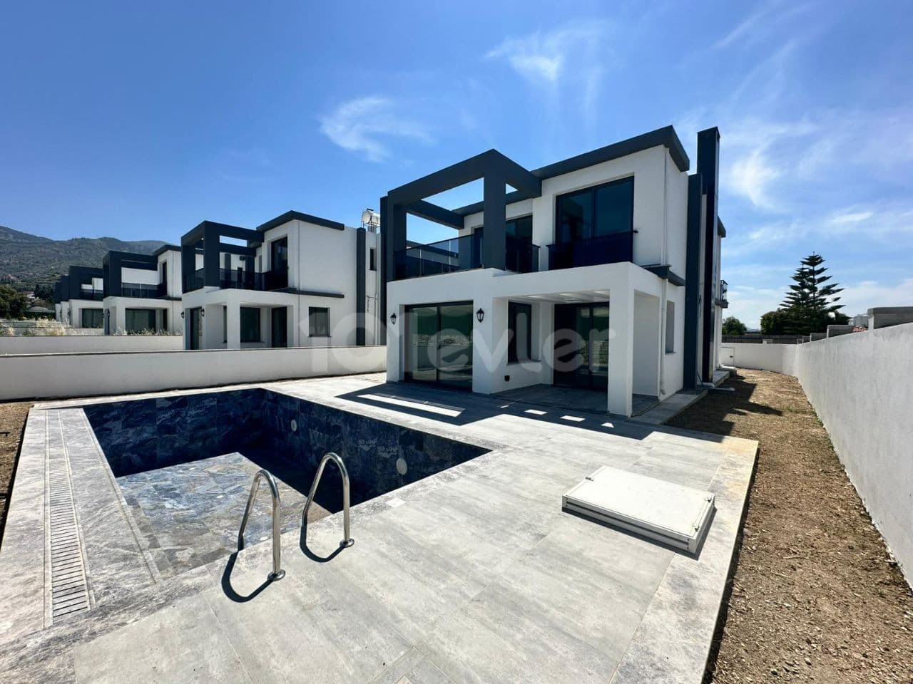 Kıbrıs Girne Alsancak Bölgesinde Satılık 4 Yatak Odalı Modern Villalar — fotoğraf 1/20