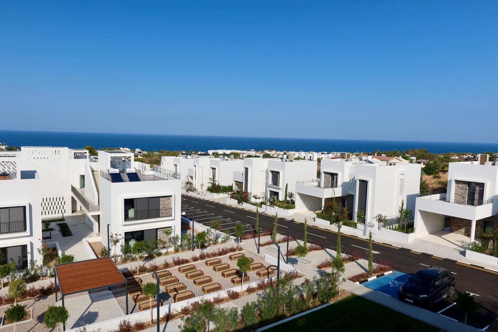 Girne Alsancak Mediterra’da Deniz Manzaralı, Full Eşyalı 1+1 Kiralık Daire | £700/ay — Alsancak, Girne