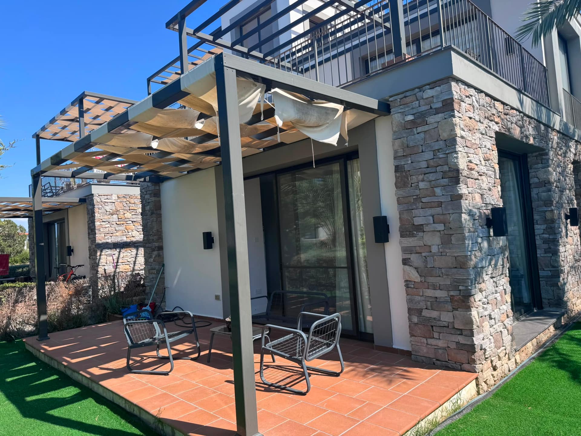 Girne Alsancak Natura Sitesi'nde 40 m² Teraslı, Full Eşyalı 2+1 Kiralık Daire — Alsancak, Girne