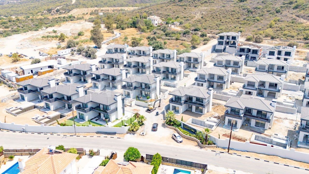 🌊 Yeşiltepe’de Panoramik Manzaralı & 700 m² Bahçeli Lüks Villa — fotoğraf 1/16
