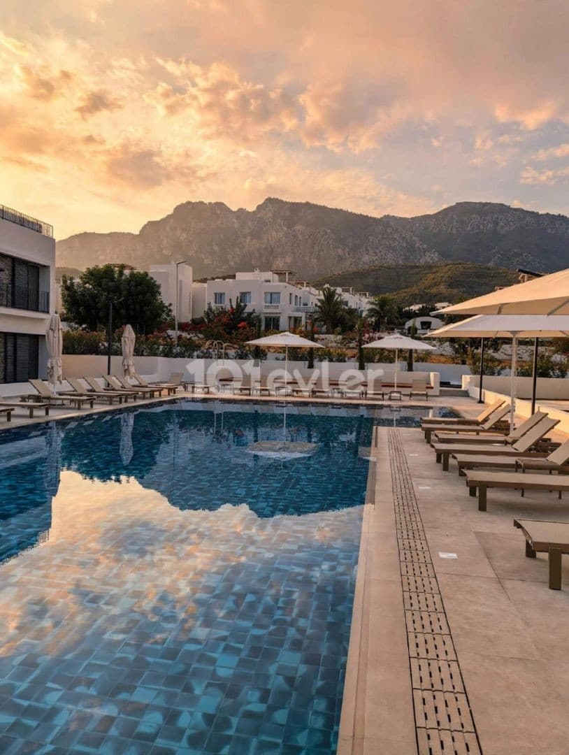 Girne Alsancak’ta Prestijli Site İçinde Havuzlu 2+1 Bahçe Katı Daire — fotoğraf 1/7
