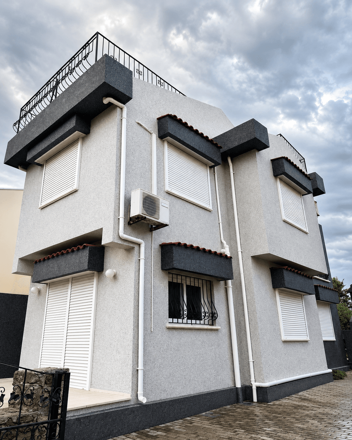 Girne Karaoğlanoğlu’nda Deniz Manzaralı, Havuzlu Site İçerisinde 2+1 Dubleks Penthouse — Karaoğlanoğlu, Girne
